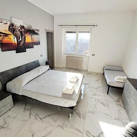 Intero Appartamento Casa Vacanze "Il Pino" Roma Infernetto Bagian luar foto