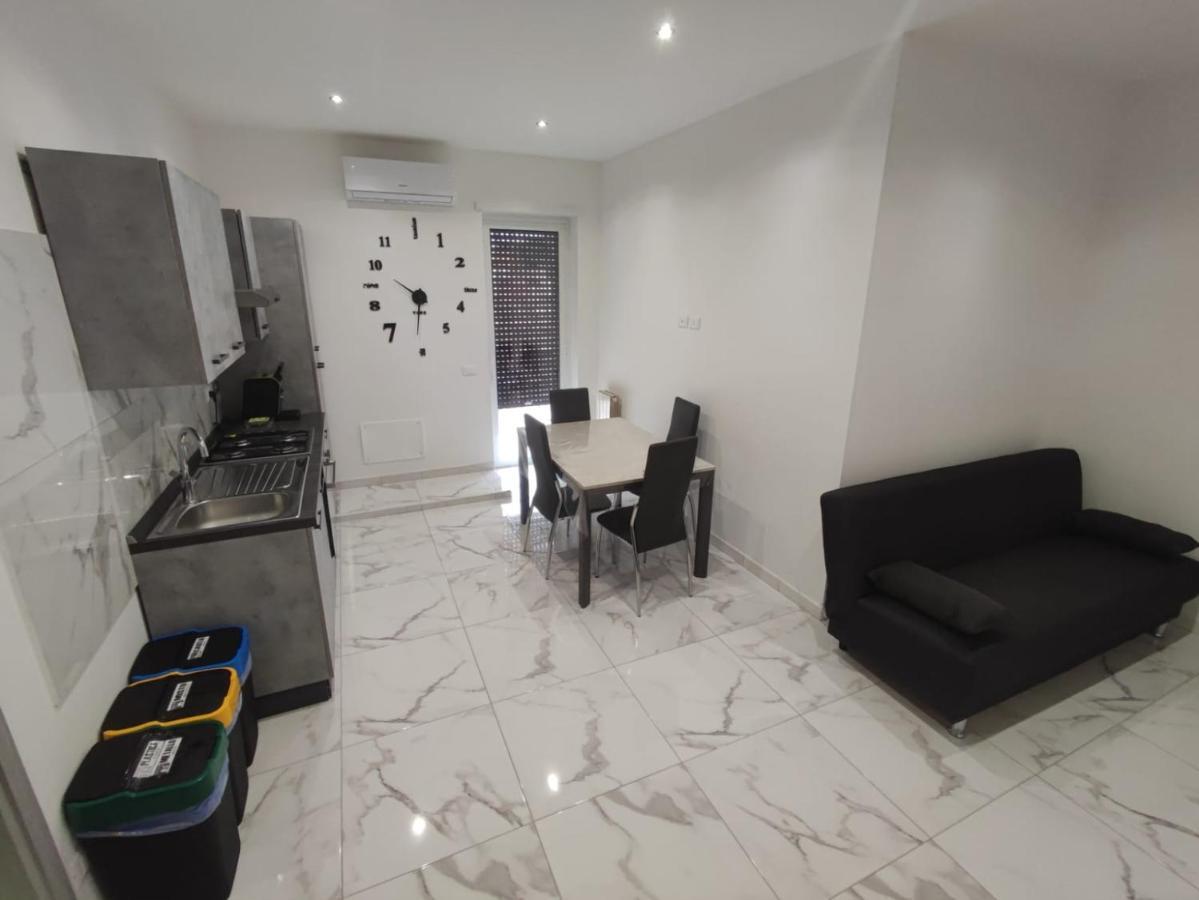 Intero Appartamento Casa Vacanze "Il Pino" Roma Infernetto Bagian luar foto